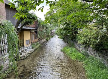 japan/kyoto/gion/attraction/gion-shirakawa-spotlight