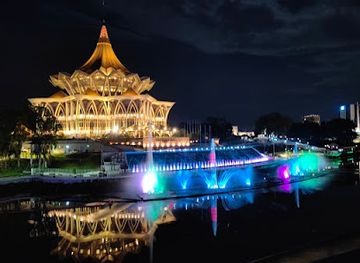 malaysia/kuching/attraction/darul-hana-musical-fountain-watching-position