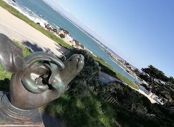 california/monterey/attraction/otter-sculpture