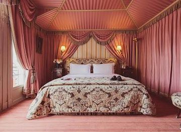 france/paris/attraction/l-hotel-a-curious-group-of-hotels