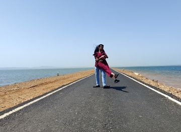 india/rann-of-kutch/attraction/way-to-heaven