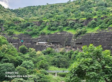 india/west-india/attraction/ajantha-caves-reflection
