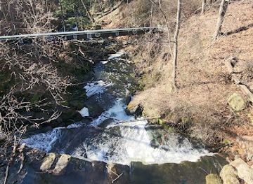 ohio/akron/north-hill/attraction/mud-brook-falls