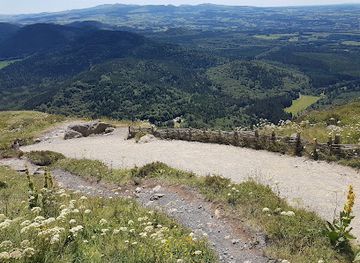 france/auvergne-volcanoes/attraction/chemin-des-muletiers