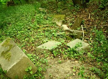 poland/gdansk/wrzeszcz/attraction/skladowisko-nagrobkow-z-wielkiej-alei