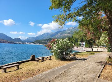 montenegro/bar/attraction/beach-gold-openly