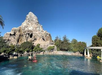 california/costa-mesa/attraction/disneyland-monorail