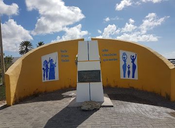 curacao/willemstad/otrobanda/attraction/desenkadena-unchained-tula-monument