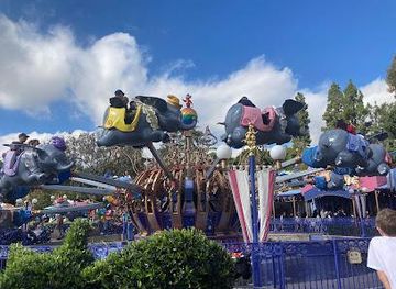 california/anaheim/attraction/dumbo-the-flying-elephant