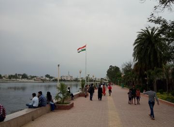 india/raipur/attraction/national-flag-telibandha-talab-raipur