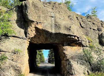 south-dakota/custer-state-park/attraction/scovel-johnson-tunnel