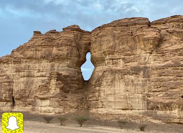 saudi-arabia/al-ula/attraction/vessel-hole-rock
