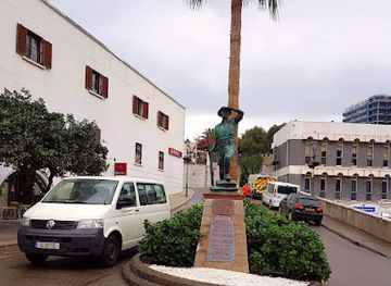 gibraltar/casemates-square/attraction/statue-of-gibralter-defence-force-soldier