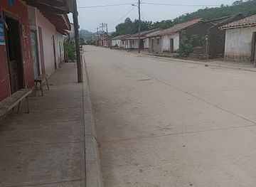 bolivia/santa-cruz-de-la-sierra/attraction/calle-principal-barrio-el-recreo-plan-tres-santa-cruz-de-la-sierra