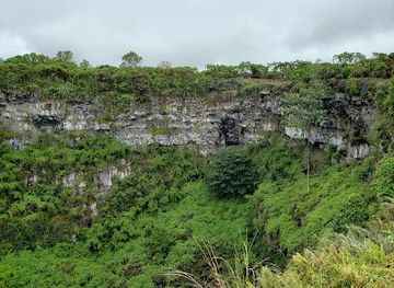 ecuador/puerto-ayora/attraction/pit-craters