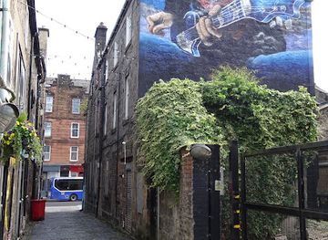 united-kingdom/renfrewshire/attraction/gerry-rafferty-mural
