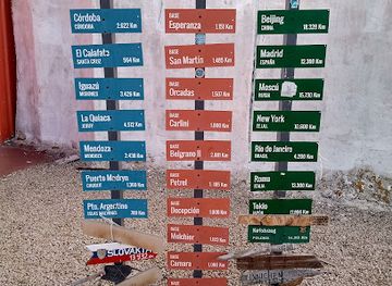 argentina/ushuaia/attraction/cartel-distancias-desde-ushuaia