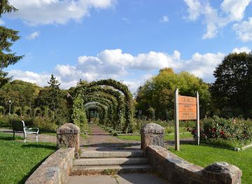 new-york/syracuse/attraction/e-m-mills-rose-garden