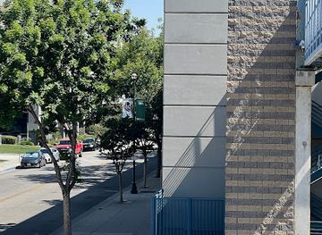 california/bakersfield/attraction/korn-row