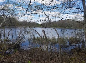 rhode-island/trustom-pond-national-wildlife-refuge/attraction/tri-pond-nature-center
