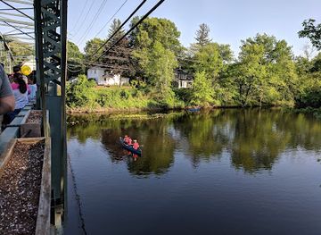 connecticut/ski-sundown/attraction/drake-hill-flower-bridge