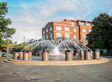 south-carolina/charleston/attraction/fountain-at-north-entrance-of-waterfront-park