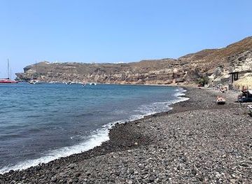 greece/santorini/attraction/mesa-pigadia-beach