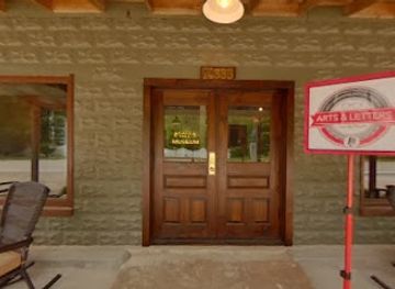 arkansas/devil-s-den-state-park/attraction/historic-cane-hill-museum