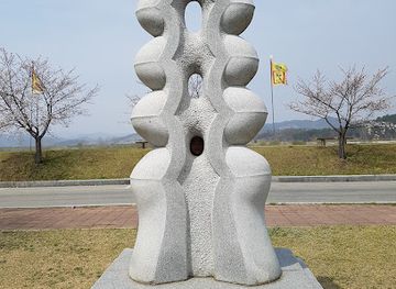 south-korea/gwandong-region/attraction/gudeurae-sculpture-park