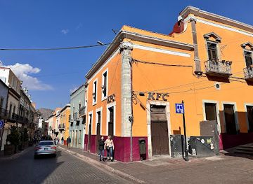 mexico/guanajuato/guanajuato-historic-center/attraction/callejon-del-beso
