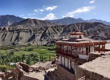 india/leh/attraction/basgo-gompa