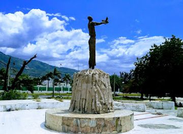 haiti/lac-azuei/attraction/place-des-martyrs