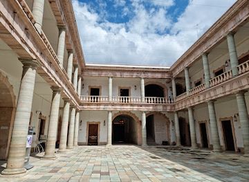 mexico/guanajuato/guanajuato-historic-center/attraction/alhondiga-de-granaditas-regional-museum