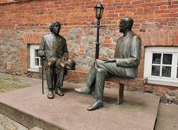estonia/tartu/attraction/sculpture-oscar-wilde-and-eduard-vilde