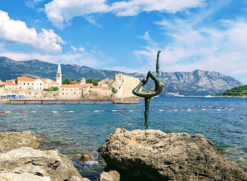 montenegro/budva/attraction/budva-dancing-girl