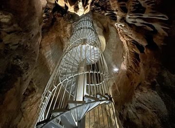 south-korea/hoseo-region/attraction/gosu-cave