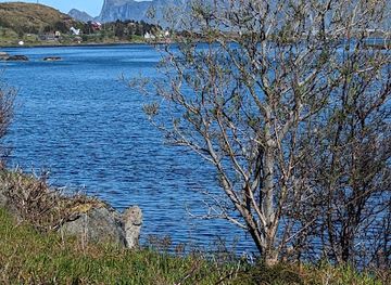 norway/lofoten/attraction/caspar-the-friendly-ghost-stone
