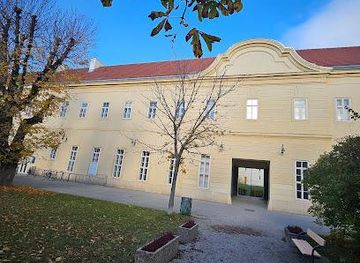 austria/vienna/attraction/campus-der-universitat-wien-hof-1