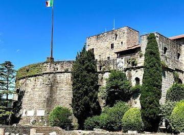 slovenia/postojna/attraction/castello-di-san-giusto