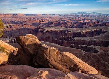 utah/canyonlands-national-park/attraction/grand-view-point-overlook