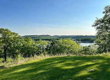 illinois/prairie-state/attraction/casper-bluff-land-water-reserve