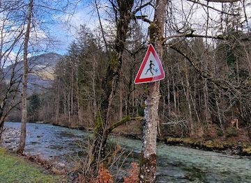 germany/eagle-s-nest/attraction/lustiges-verkehrszeichen
