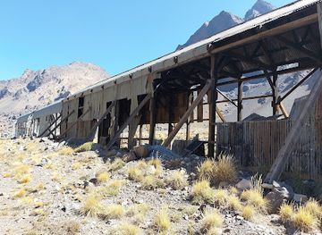 argentina/aconcagua-provincial-park/attraction/viejo-tunel-ferrocarril-trasandino