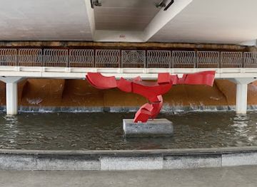 spain/madrid/salamanca/attraction/fuente-cascada-del-museo-al-aire-libre