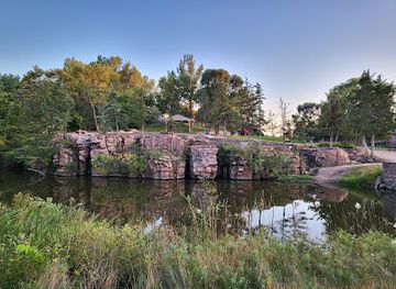 south-dakota/palisades-state-park/attraction/split-rock-park