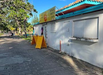 puerto-rico/vieques/attraction/balneario-la-monserrate-luquillo-beach