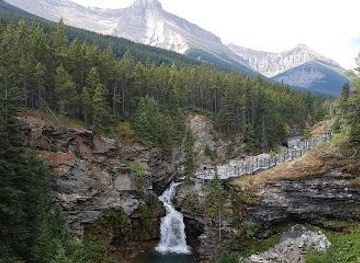 montana/glacier-national-park/attraction/blakiston-falls