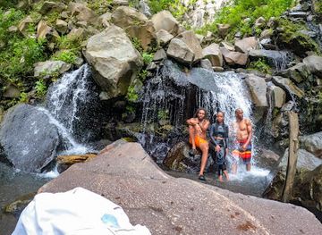 saint-vincent-and-the-grenadines/grenadines/attraction/wallibou-hotsprings