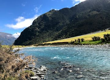 new-zealand/mount-aspiring-national-park/attraction/rob-roy-track-matukituki-river-bridge