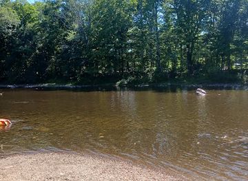 connecticut/mohawk-mountain-ski-area/attraction/farmington-river-tubing-pick-up-location